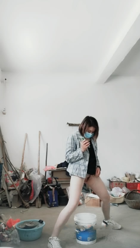 專搞老頭的燕姐5月1回村玩起了亂倫勾引自己公公床上打炮有心的公公
