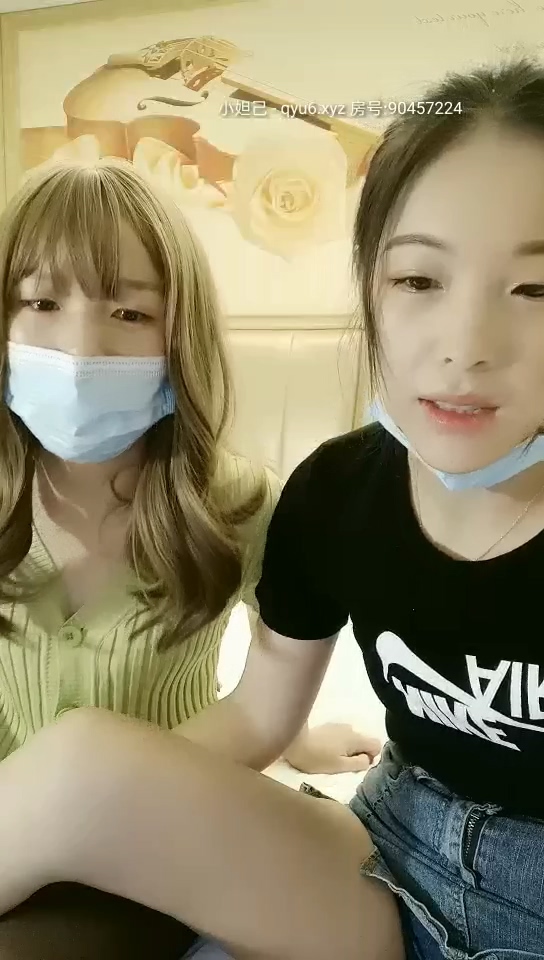 大二兼職學妹被好閨蜜帶出來賣，鏡頭前給小哥口交大雞巴，直接在椅子上上位抽插