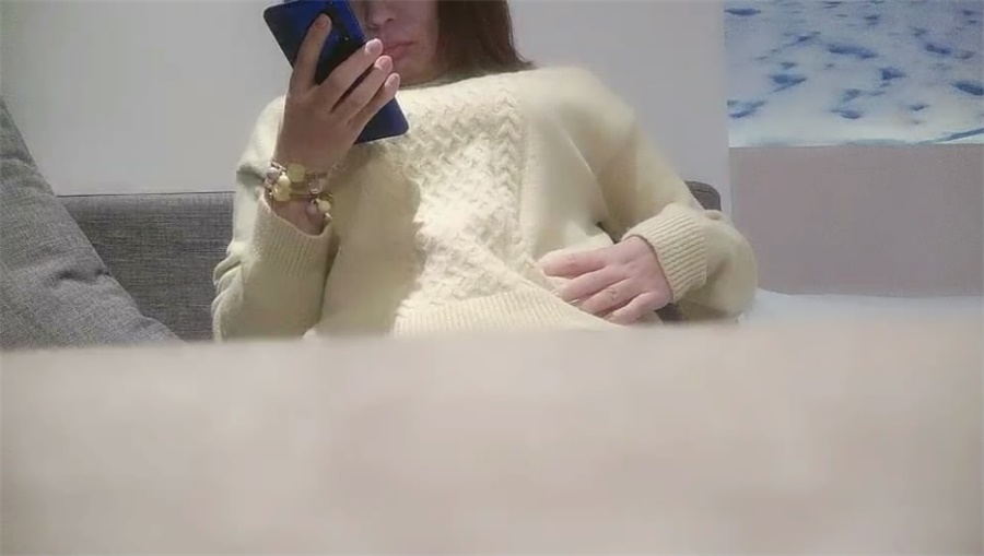 公寓式SPA按摩會所大奶大屁股少婦預約推油生理保健受不了主動想要被肏干一會偸把安全套拿掉內射被說太過分了