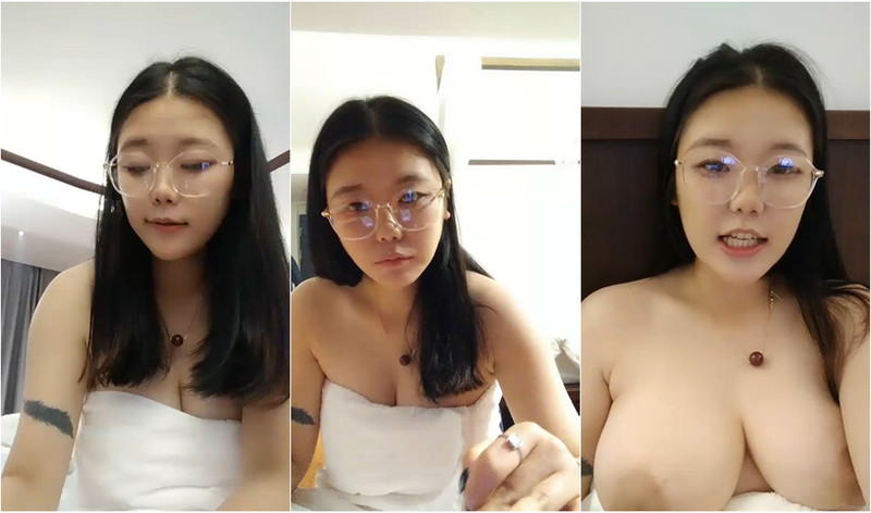 圓潤漂亮眼鏡妹，長得挺乖的，約啪光頭小哥開房，被小哥一臉趴在肥B上舔得呻吟不停