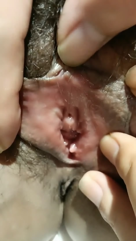 組隊哥們開房約炮做家政服務的40多歲阿姨巨乳肥臀有點害羞肏完在給她BB吸煙真會玩