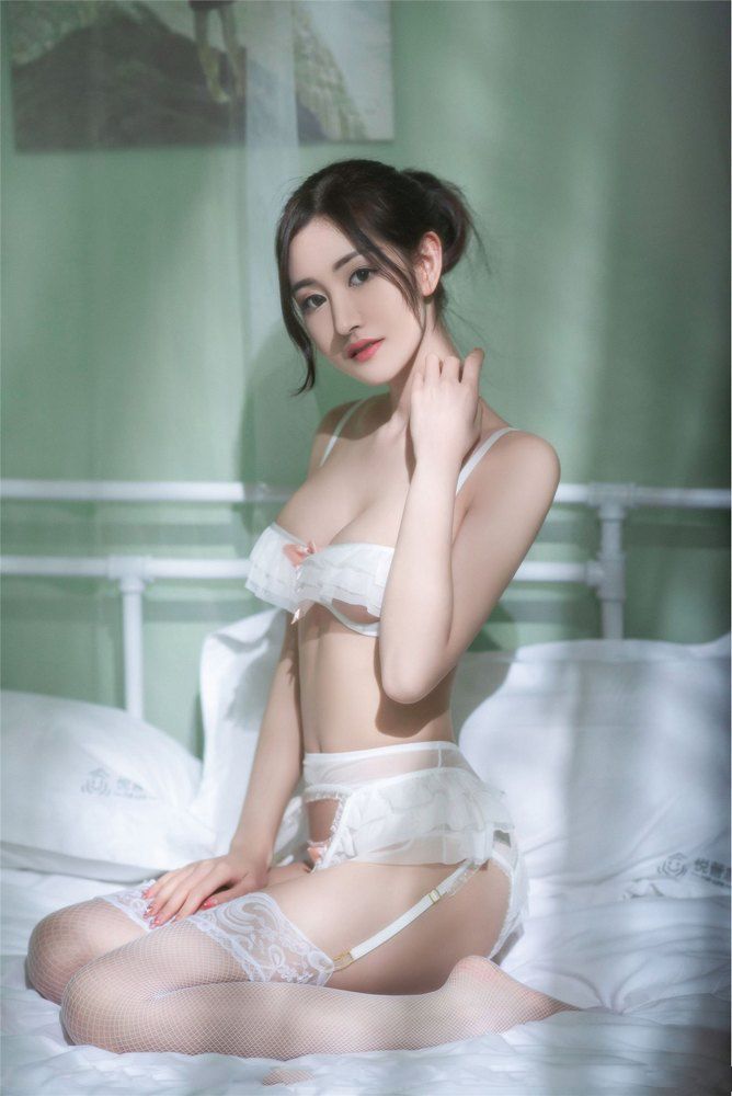 少女沈夢瑤白絲透視人體盛宴誘惑[26P]