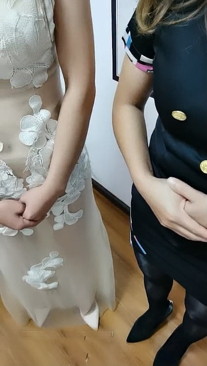 午夜尋花足療店裡的雙飛 制服絲襪誘惑先享受按摩足療再勾搭技師啪啪