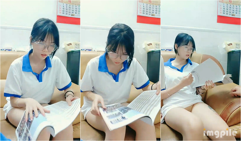 清純眼鏡娘學生妹，看著地理書，被倆同學鹹豬肉壹頓摸，無心看書，脫下校服啪啪