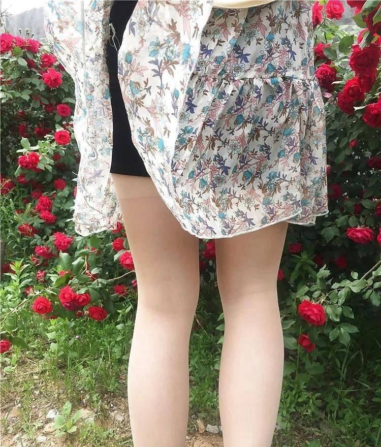人妻戶外露出 與大自然融為一體[21P]