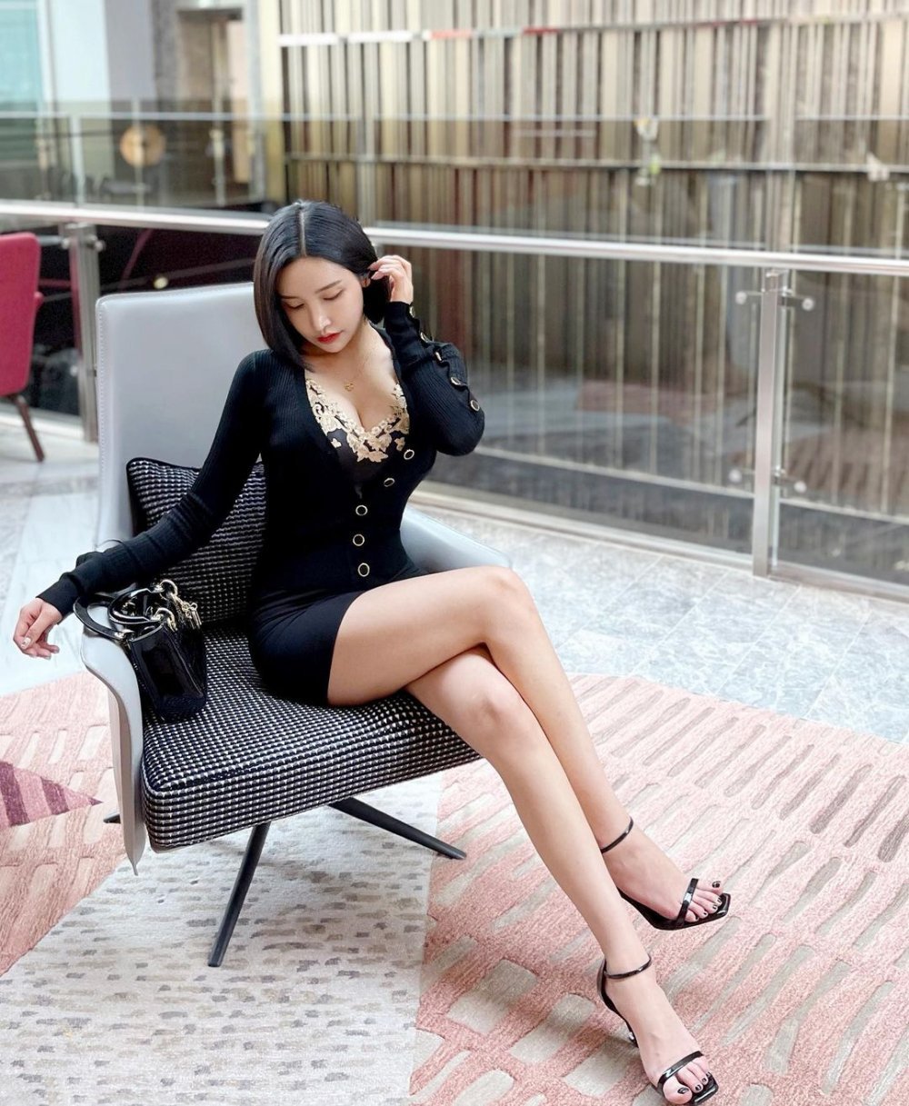 短髮美女的豐胸細腰[23P]