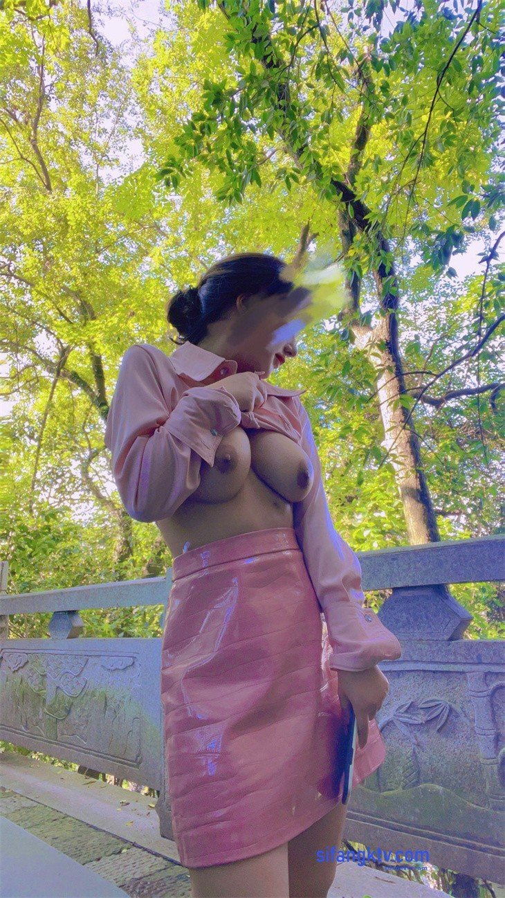 【極品女神❤️反差婊】豐乳細腰騷母狗『盯襠貓』超嫩蝴蝶逼喜歡露出 極品身材 胸大屁股大逼嫩 高清私拍46P