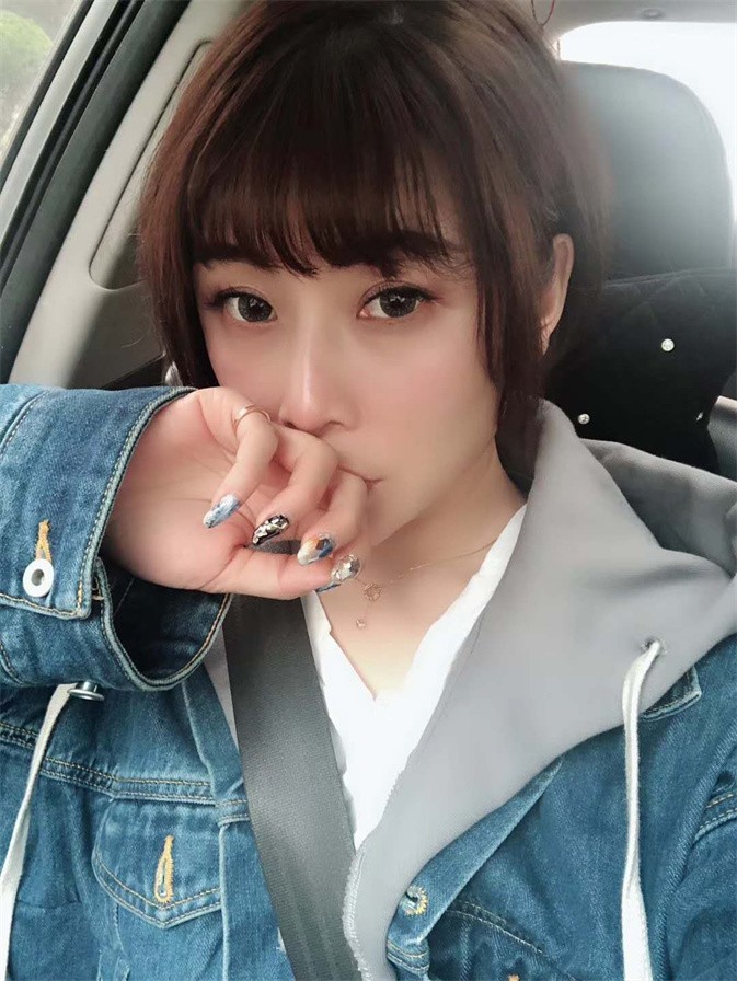 ㊙️ 性愛洩密㊙️核能重磅㊙️泡妞約操達人『鬍子哥』約啪離異漂亮人妻 辦公室翹美臀後入懟着操 完美露臉