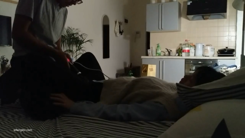性愛洩密真實自拍猥瑣眼鏡哥與清純小女友啪啪 按摩棒嗨穴高潮