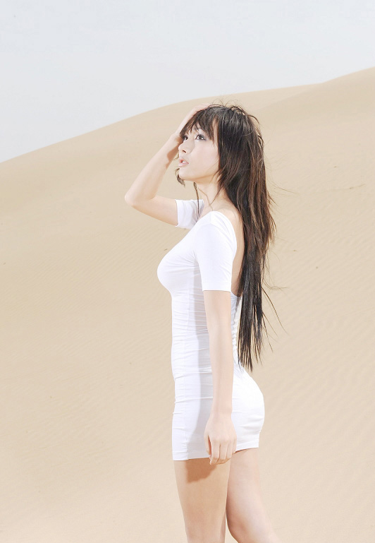 眼神迷離美少婦[35P]