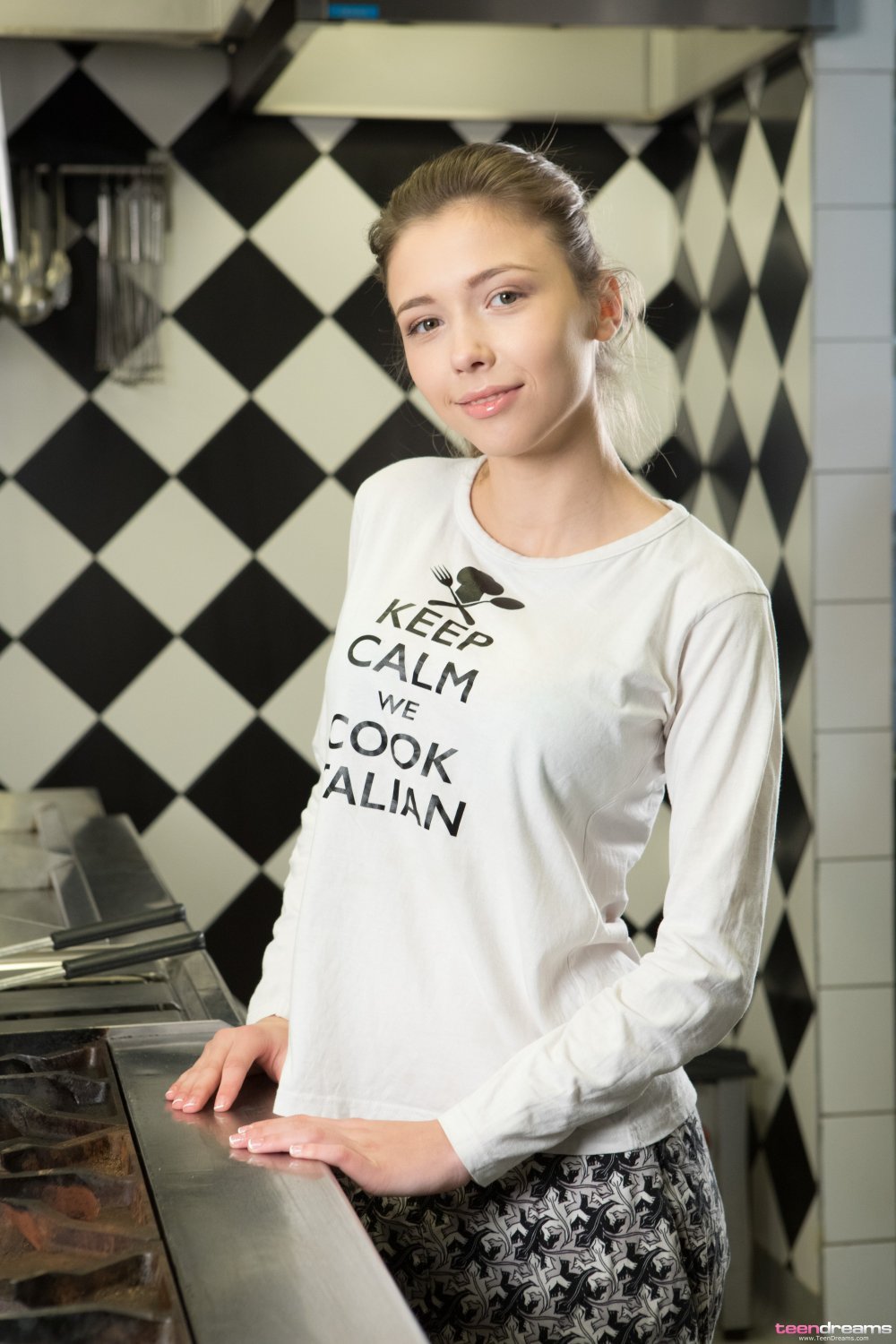 [烏克蘭女神] TeenDreams - Mila Azul - Mila Cooks Up a Storm [29P]