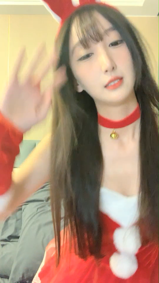 權少很騷呢，清純系小師妹上鍾，畫質升級，甜美溫柔，含情脈脈嫵媚妖嬈，花式啪啪一夕風流