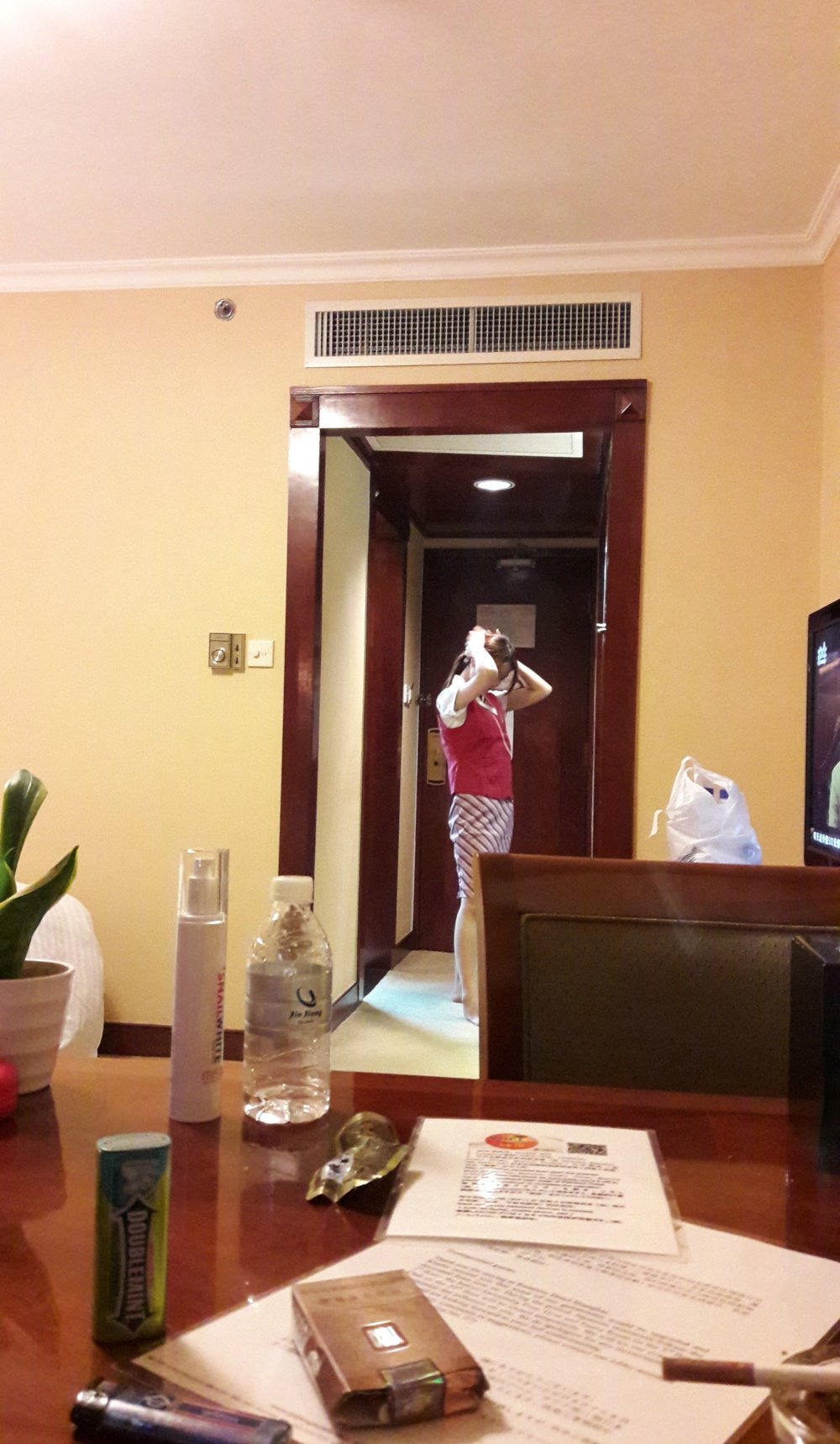 穿上空姐制服的小騷逼[95P]