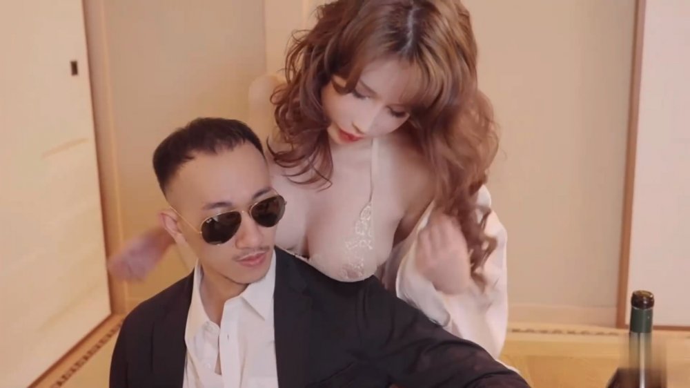 網紅VIP合集-夢幻女神辛尤里粉嫩爆乳淫蕩乳交馬眼爆射+絲襪女神vivian極品白絲扛腿爆插內射淫穴