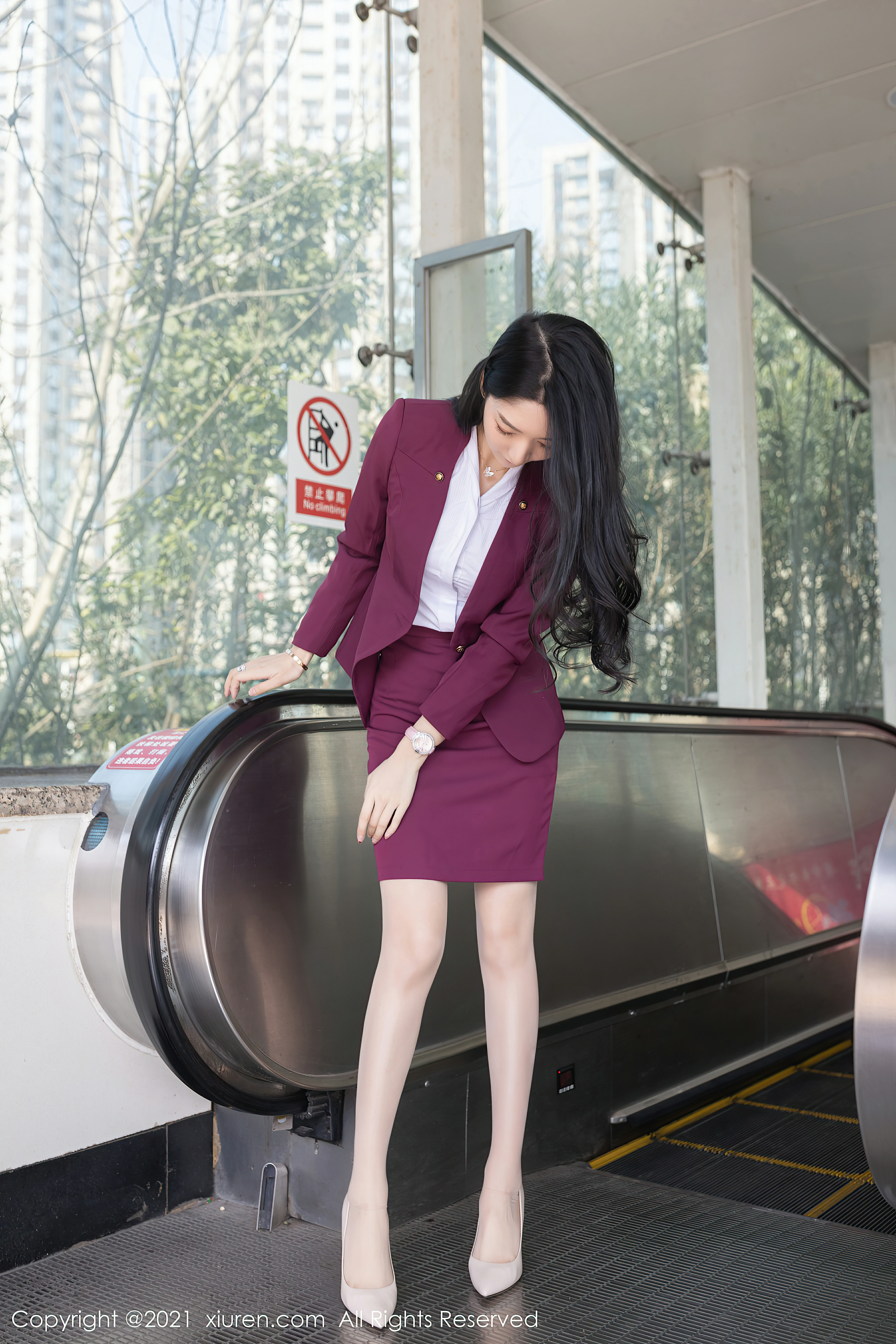 性感空姐紅色制服與粉色內衣加肉絲美腿[83P]