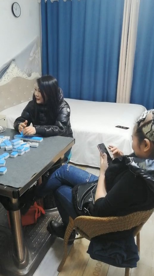換妻論壇招募 兩男兩女 色情麻將遊戲 脫光淫亂群P 騷婦們爭奇鬥豔 香豔精彩