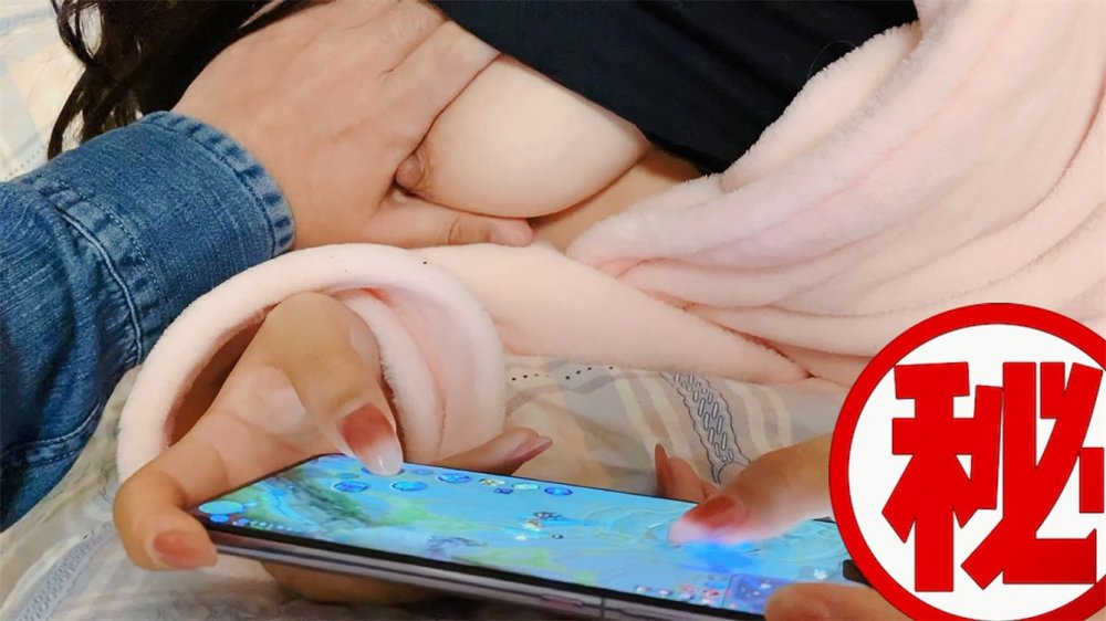 爆奶妹紙正在玩《王者榮耀》被男友拉揉奶啪啪 極品爆乳妹妹邊玩邊被懟操 高清720P原版