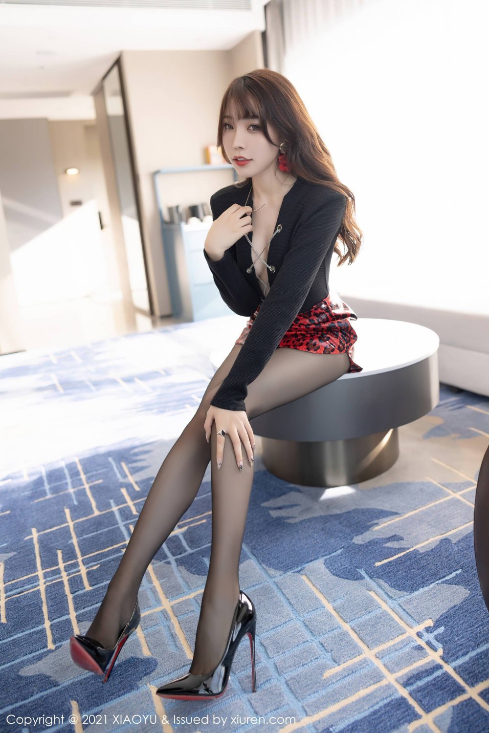 芝芝嬌羞美腿等你來[28P]