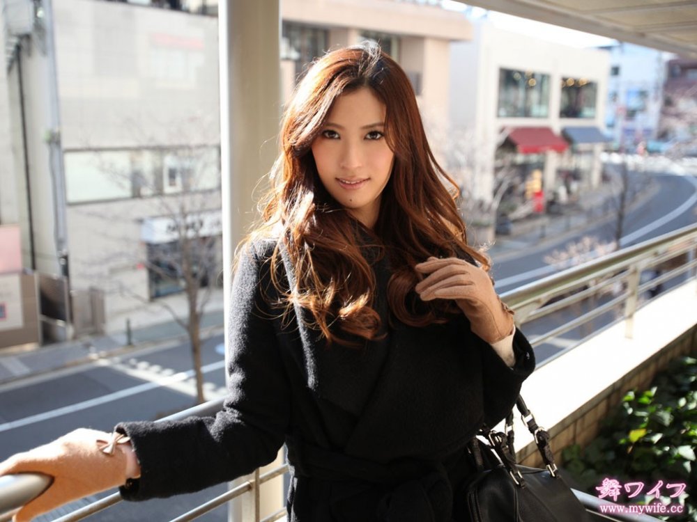 最喜歡干這種神情冷豔的女人了，插起來很有征服感[23P]