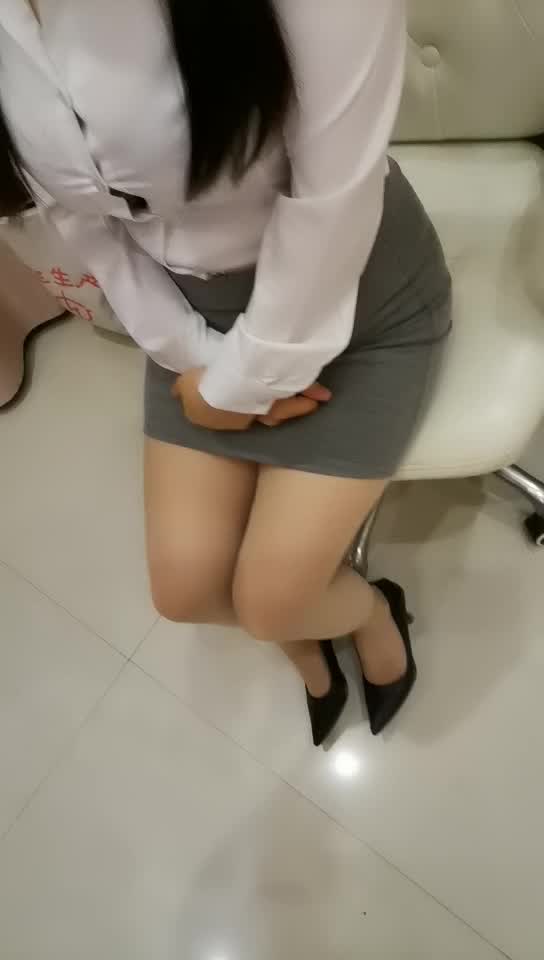 隔壁人妻借洗手間被屌絲男強姦。 勾引高級會所SPA技師