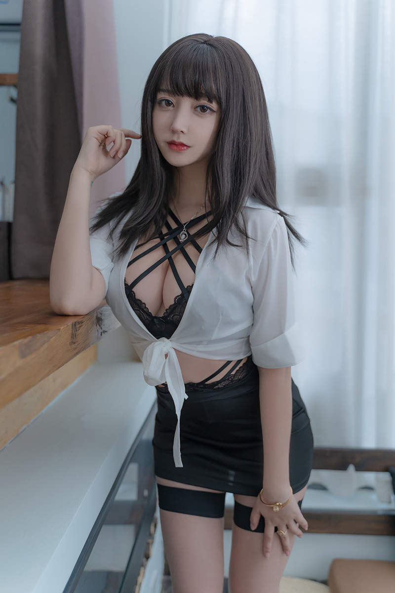 前凸后翹的身材非常完美[30P]