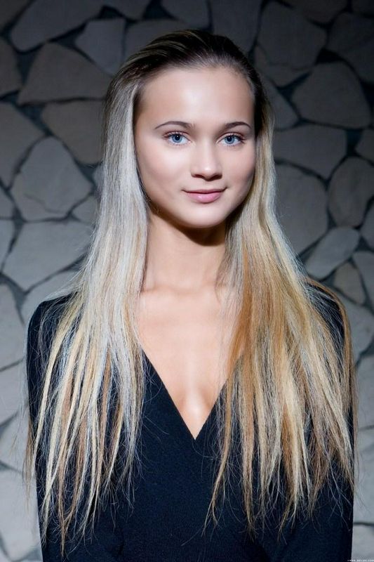 WonderfulblueeyedblondeshowsyoungbodyCarolA[24P]