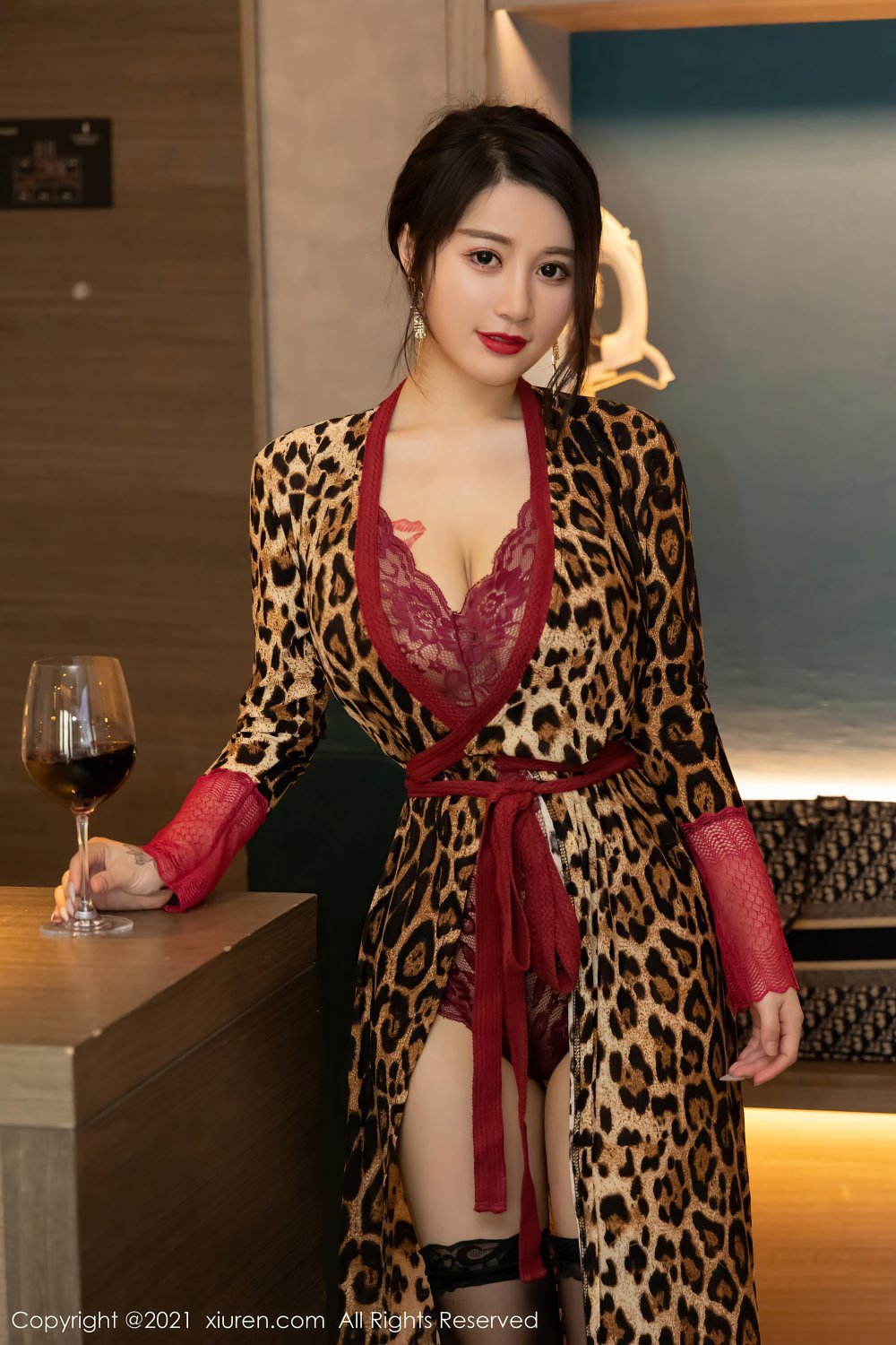 紅衣爆乳美騷婦[50P]