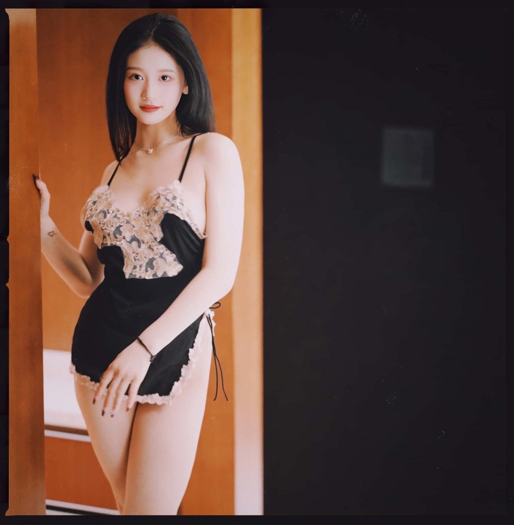 極品清純美女模特大尺度露三點私拍 [41P]