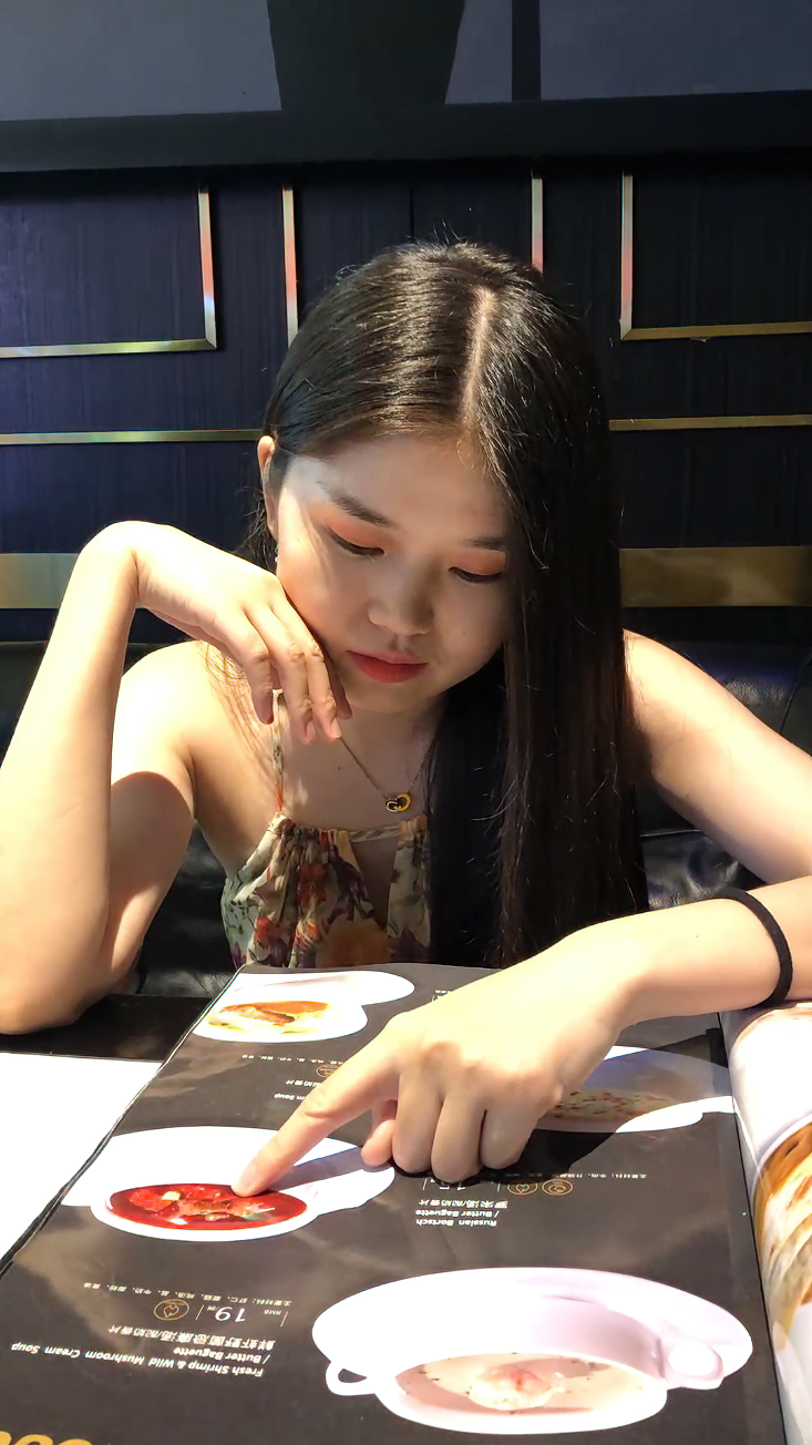 約出武漢新婚人妻幼師，背著老公狂插。