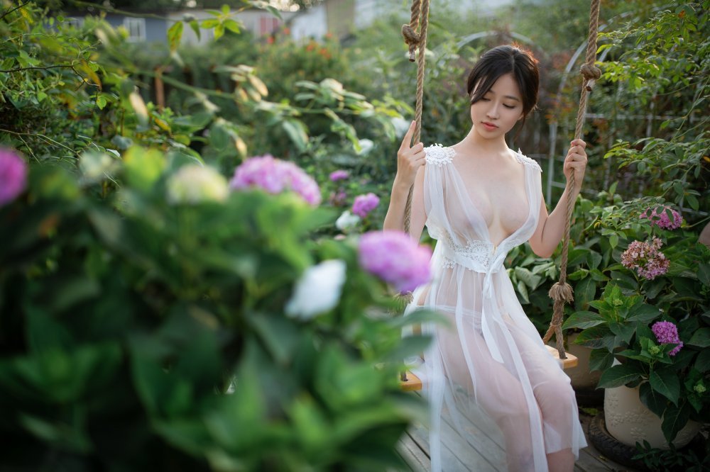 高端福利姬年年神明之女[20P]