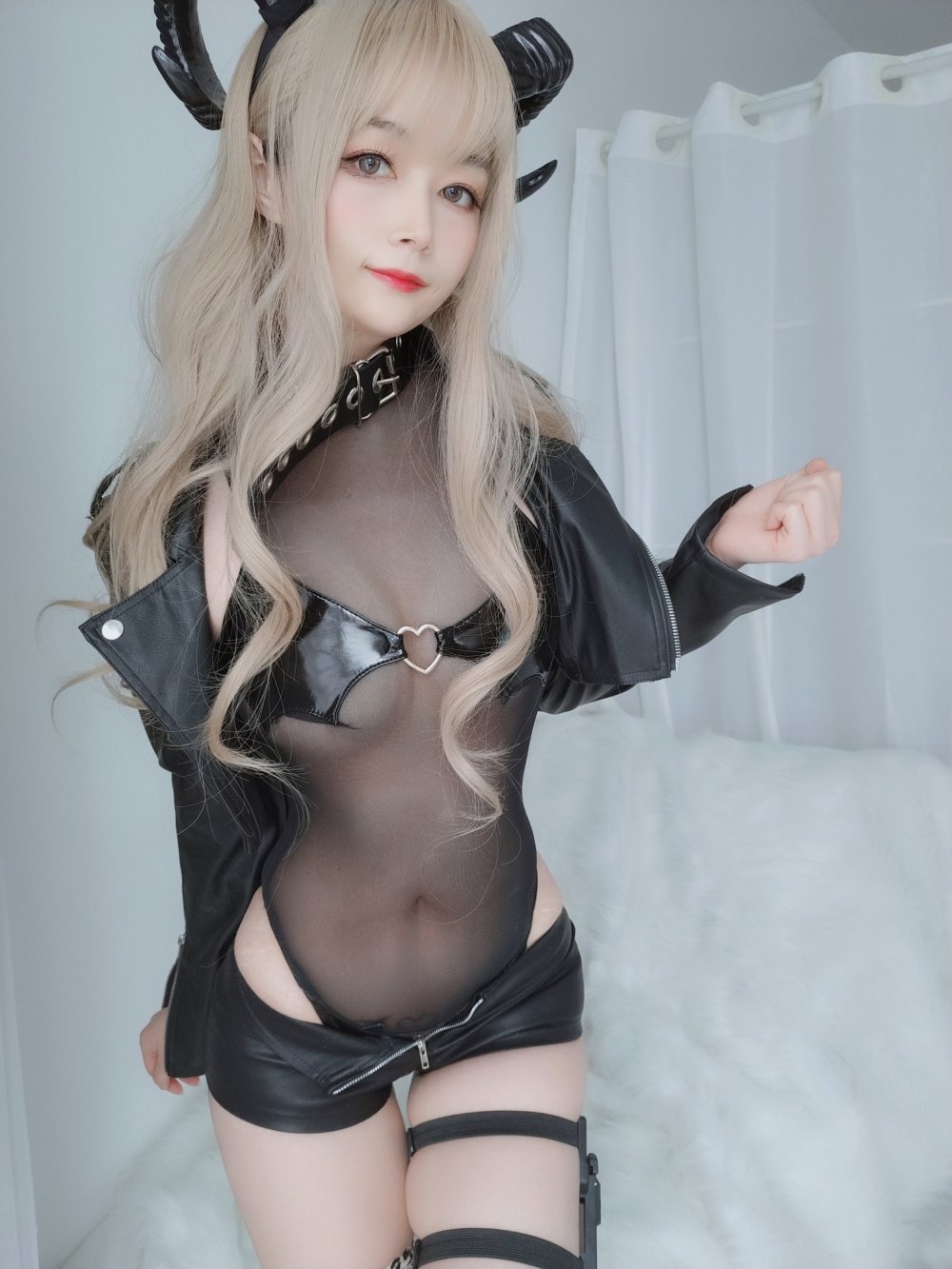 皮衣小惡魔[30P]