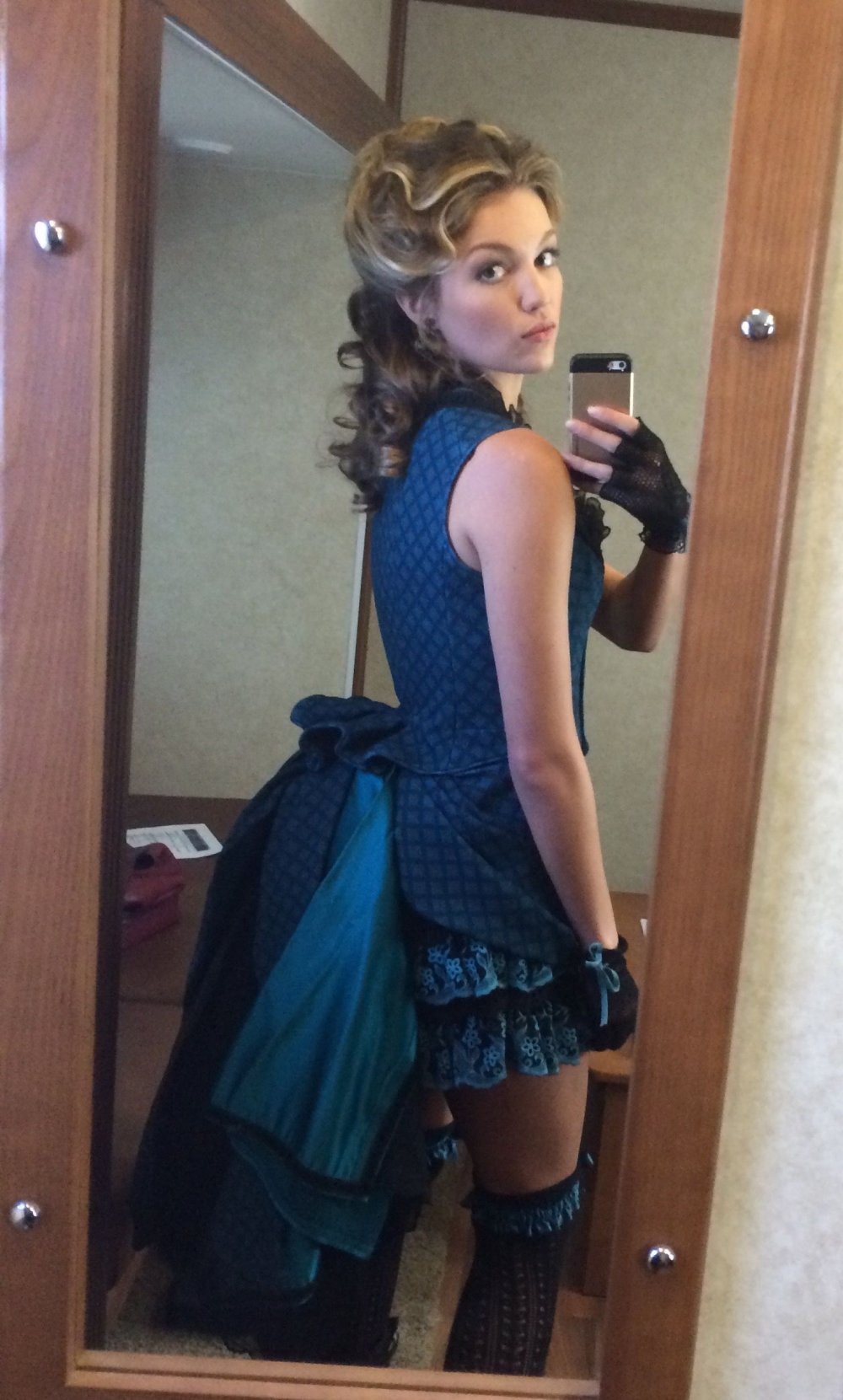 Lili Simmons lE [58P]