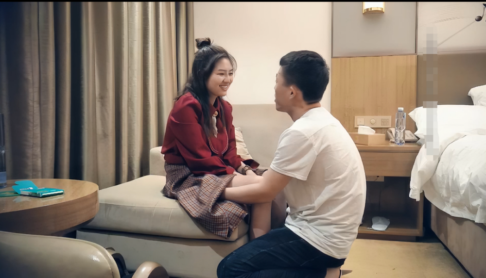 【AI高清2K修復】2020.11.12【七天極品探花】大胸白虎妹，極品美乳，溫柔如水，連干兩炮激情四射