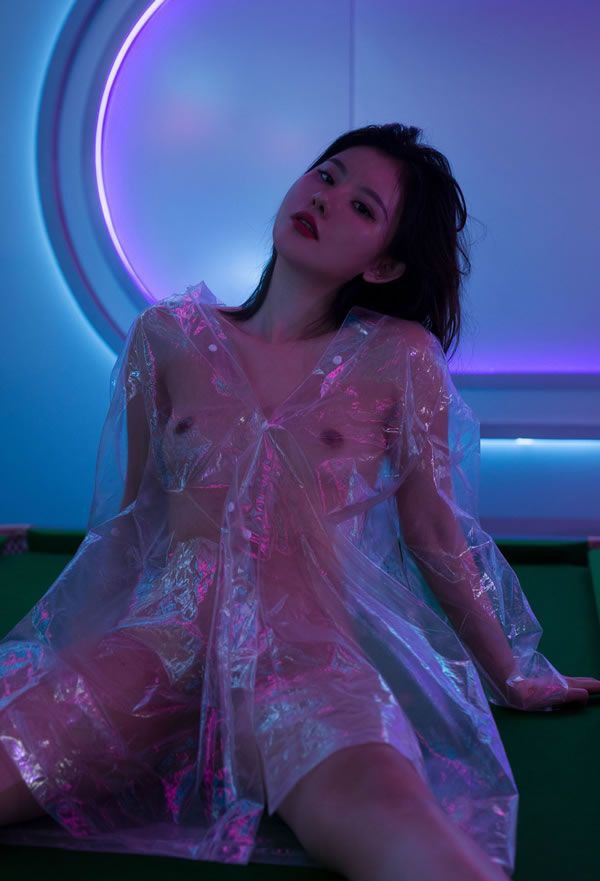 雨衣透拍[27P]