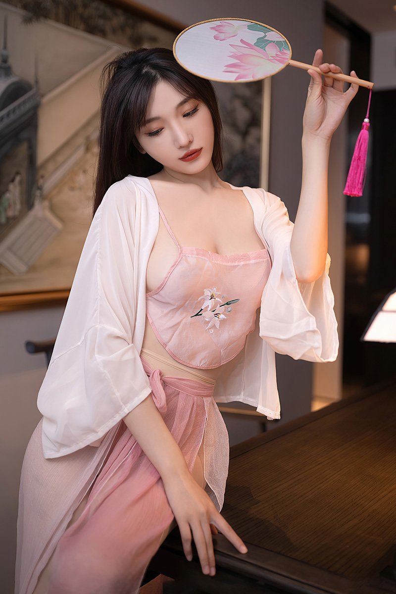 手持圓扇的古風肚兜美眉[22P]