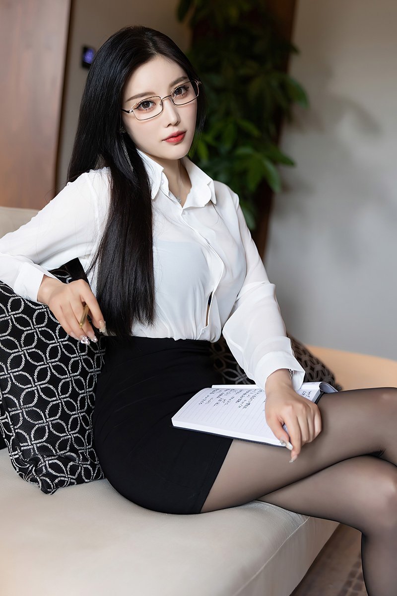 呼之欲出的爆乳配上肥臀美腿誘惑力十足[39P]
