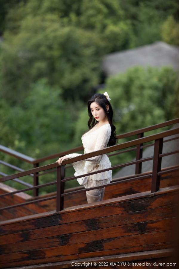 女神杭州旅拍 白色情商搭配短裙[24P]