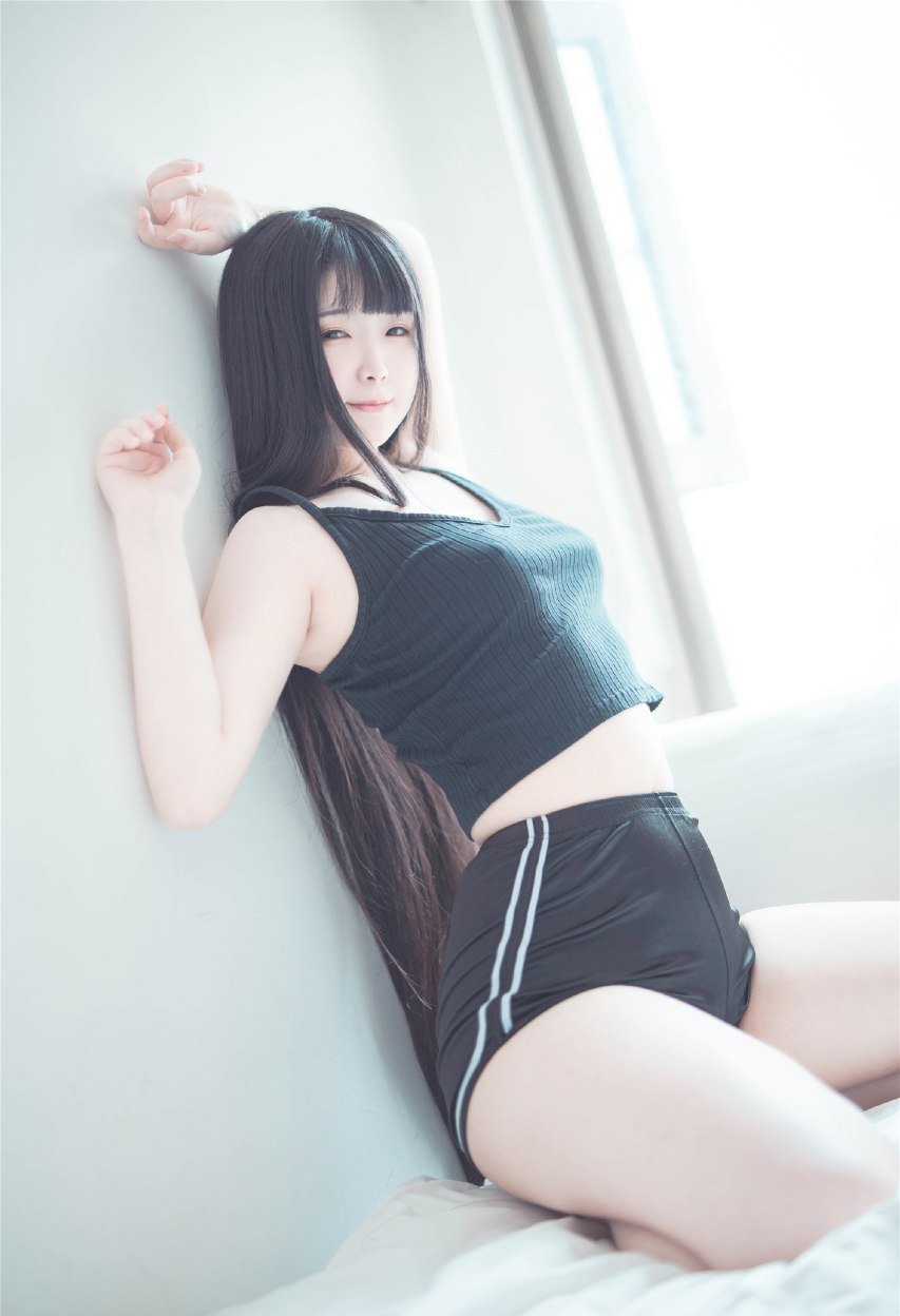 黑色套裝的落落姑娘[28P]