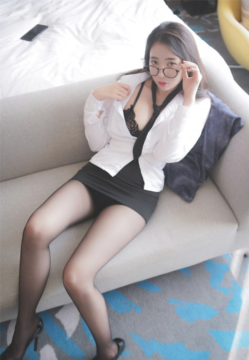 黑絲眼鏡妹[20P]
