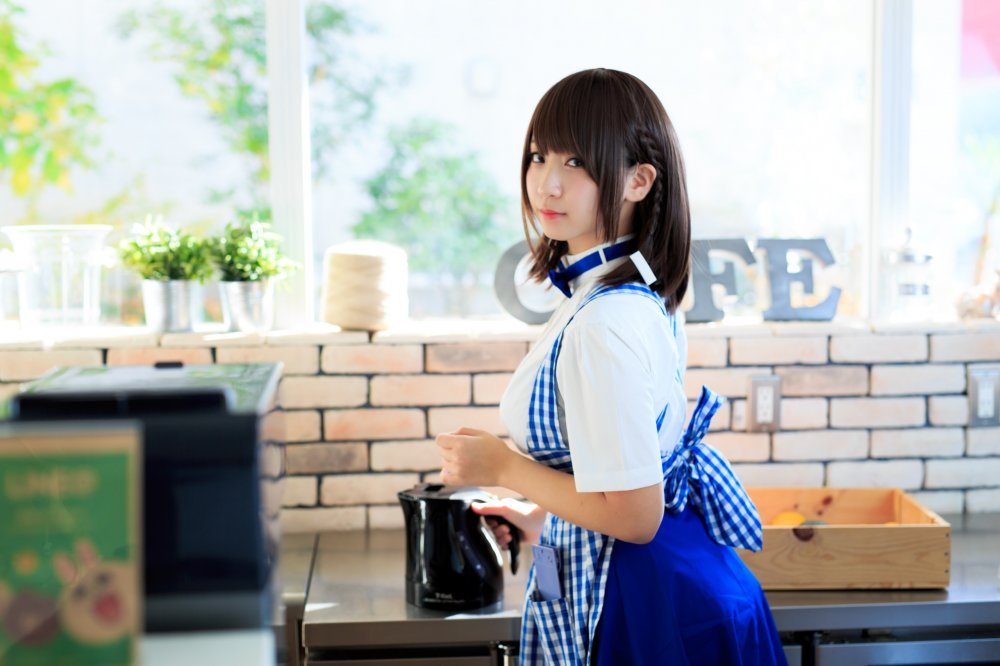 清純小店員伊織 [22P]
