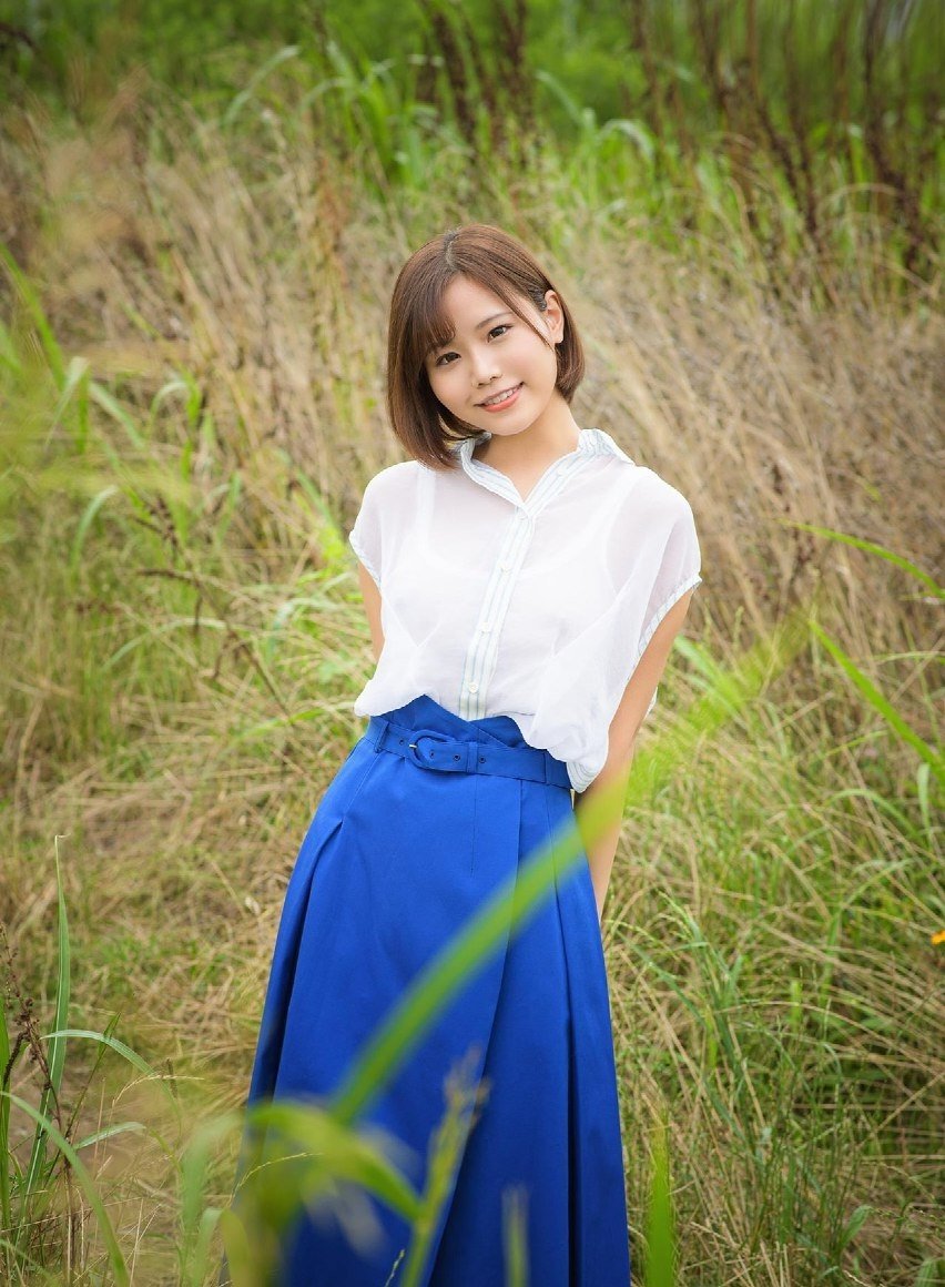 草地上的女孩[21P]