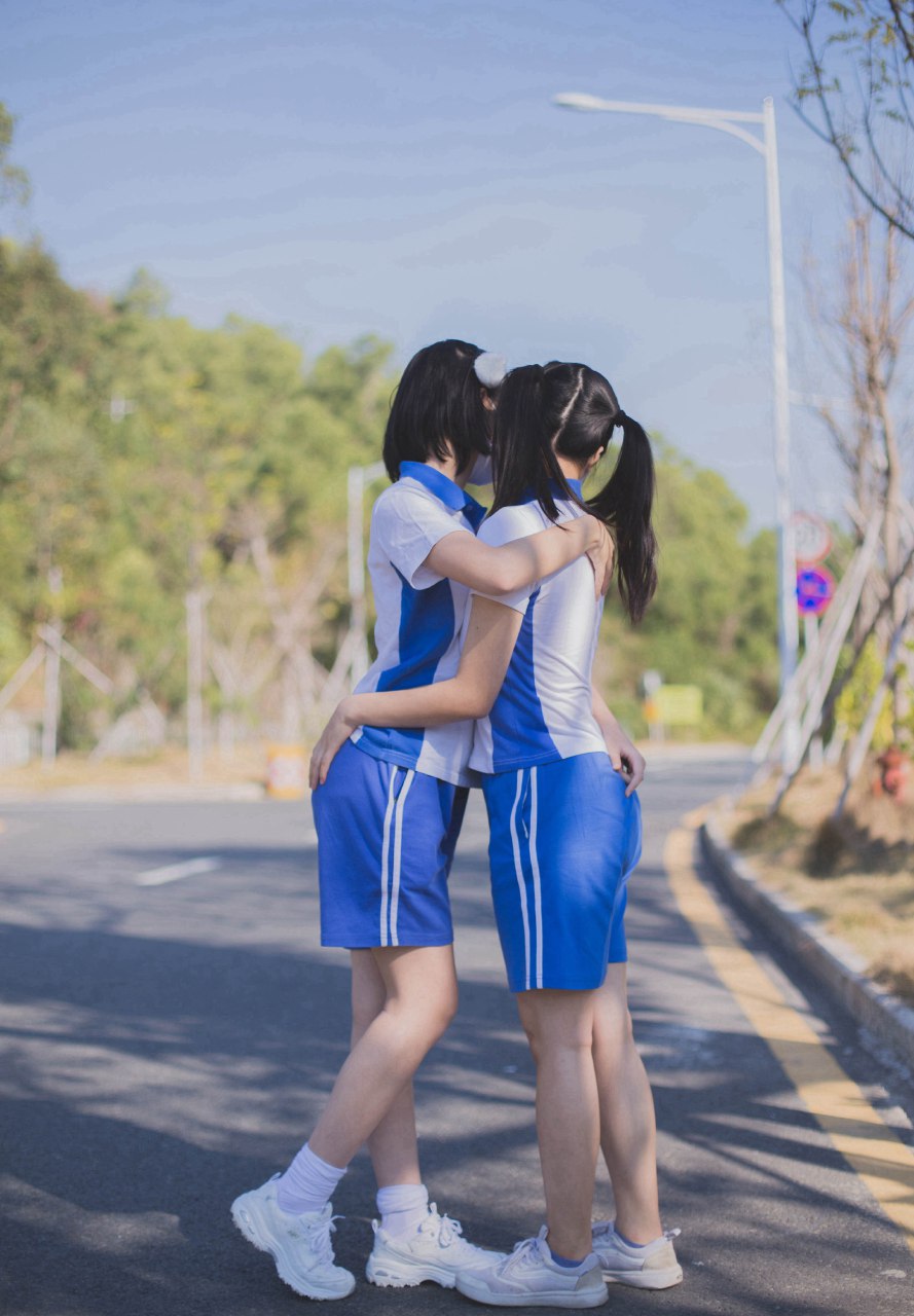 兩美女大膽大學露拍[20P]