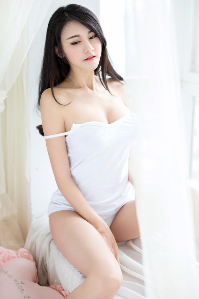 氣質美女櫻小白蕾絲圓潤大胸照[23P]