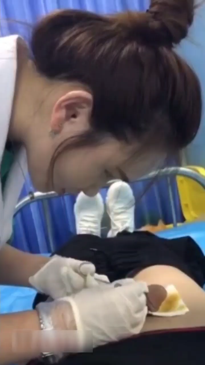 【割包皮5部合集】護士包藥被摸硬不爭氣射了