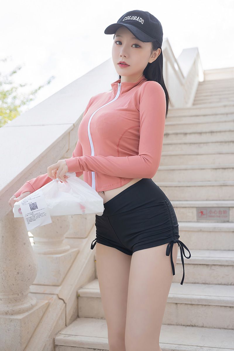 女神性感黑色短褲[30P]