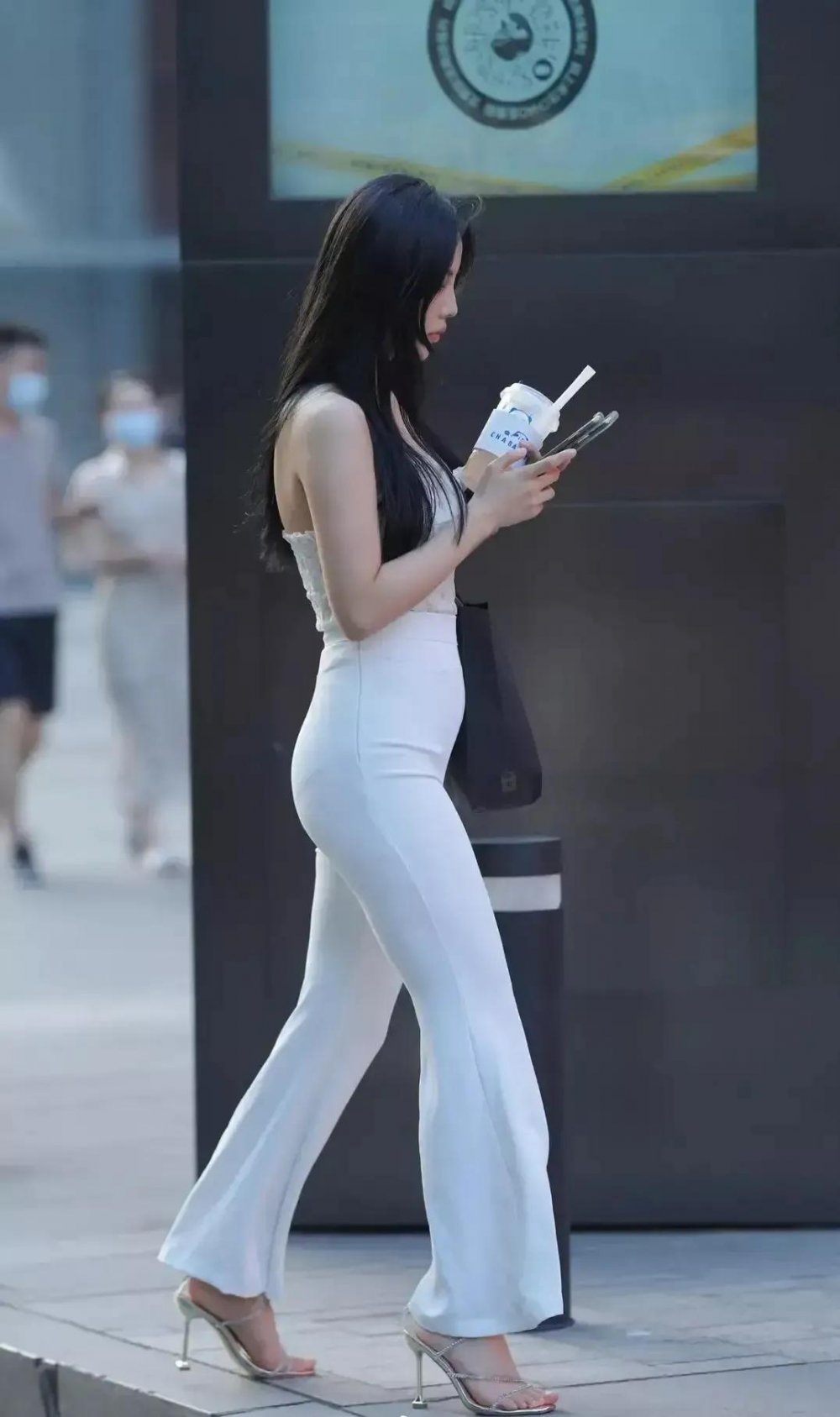 美女街拍 [22P]