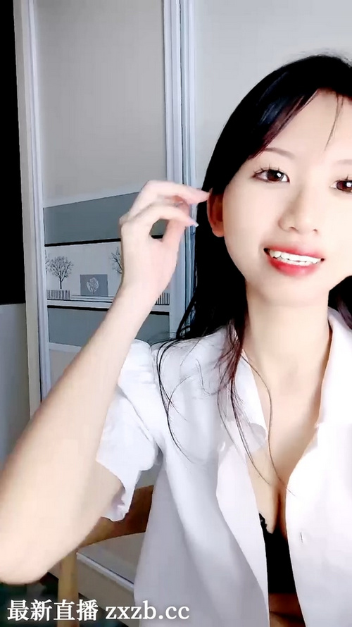 清純反差婊❤️高顏值反差小妹很瘦但是胸挺大 百年一遇收費房插逼 嬌喘聲讓人受不了