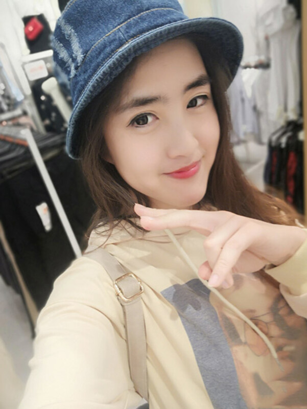 高校極品美女和男友自拍穿情趣內衣啪啪 真是太美了