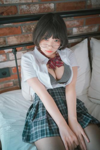 [DJAWA] Mimmi – Model Student