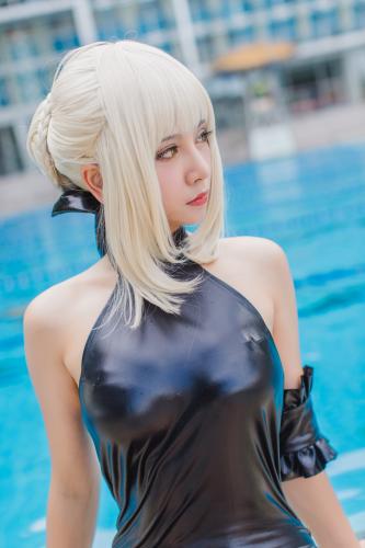 [Cosplay] 秋山AkI 水着黑SABER